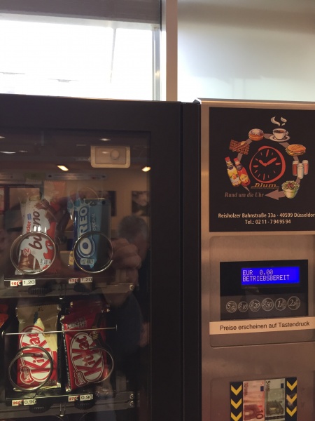 Datei:Robimat Türschalter hinter Glasfront.JPG