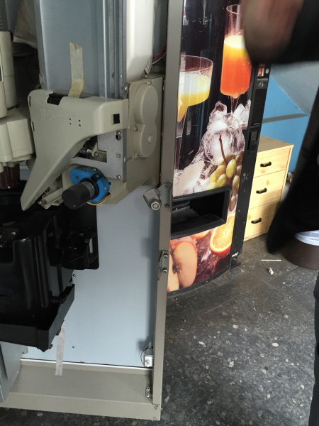 Datei:Saeco Einbaulage Türschalter.JPG