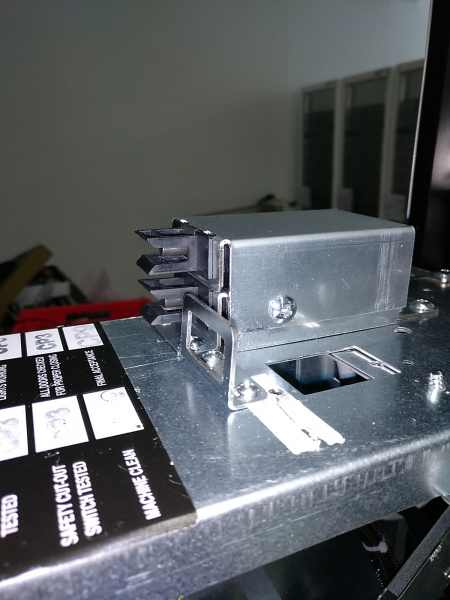 Datei:Schalter Halter vorne.jpg