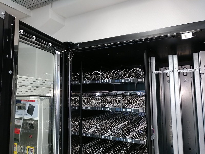 Datei:Kabelverlegung Schalter FS 2020.jpg