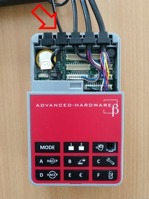 Bild 7: Zugentlastung einsetzen