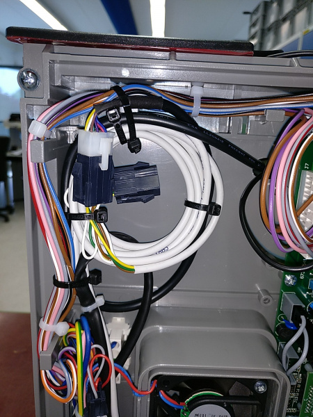 Datei:7NectaKoro Kabel.jpg