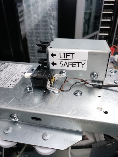 Datei:Vendo SVE EV8 Türschalter 1.jpg