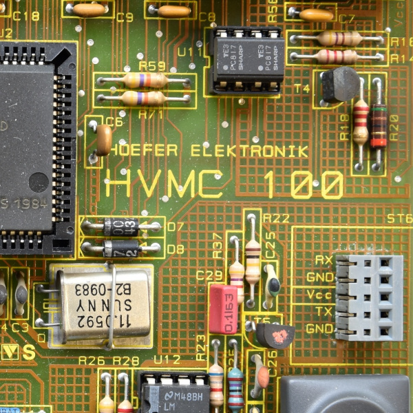 Datei:HVMC 100 Beschriftung.jpg