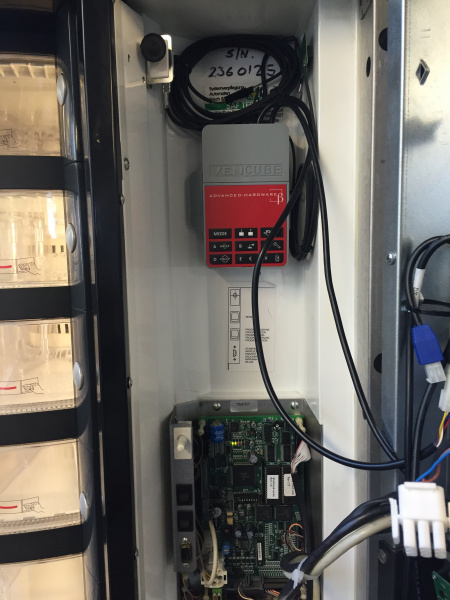 Datei:VenCube mit Türschalter Necta klein.jpg